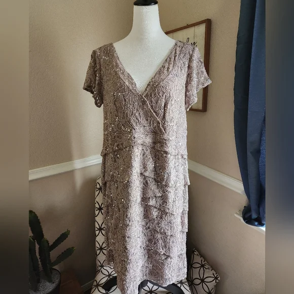 Scarlett Nite Dresses | Scarlett Nite Fully Lined Sequin & Lace Taupe Cocktail Semi-Form Dress. 14w | Color: Tan | Size: 14w | Mom2_3hersheys's Closet